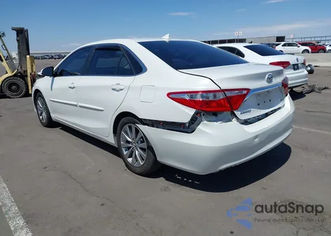 2015 Toyota Camry Xle V6 z USA, uszkodzony, nr VIN 4T1BK1FK8FU553977